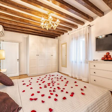 Casanova Fenice - Canal View Венеция Номер фото