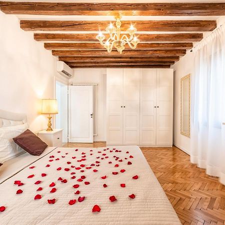 Casanova Fenice - Canal View Венеция Номер фото