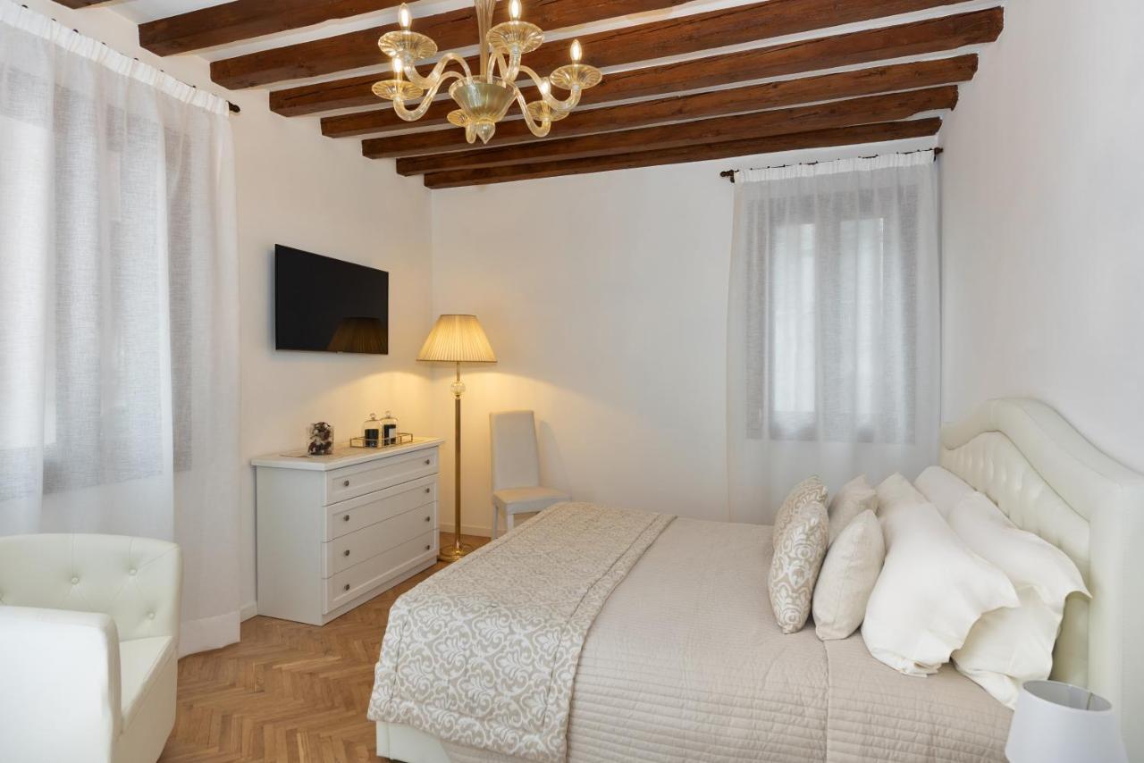 Casanova Fenice - Canal View Венеция Экстерьер фото