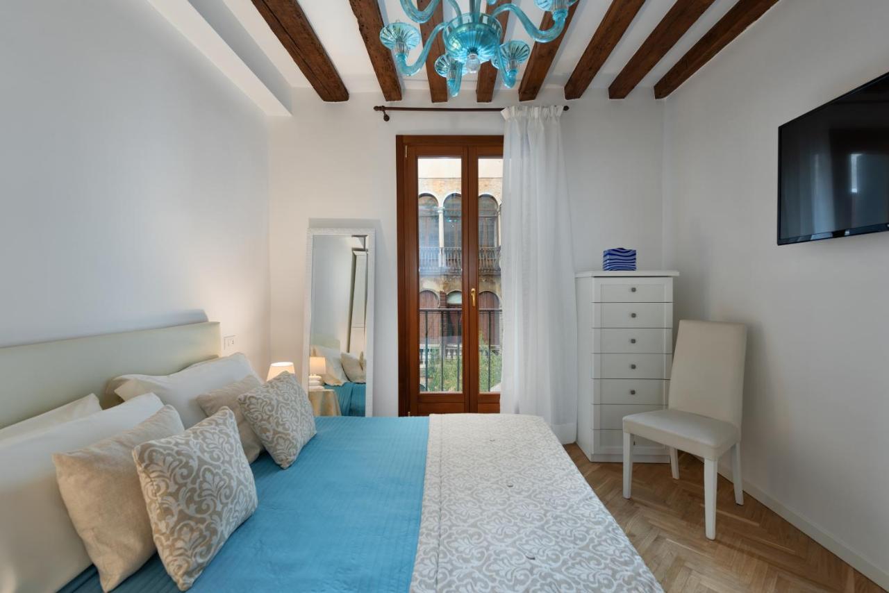 Casanova Fenice - Canal View Венеция Экстерьер фото