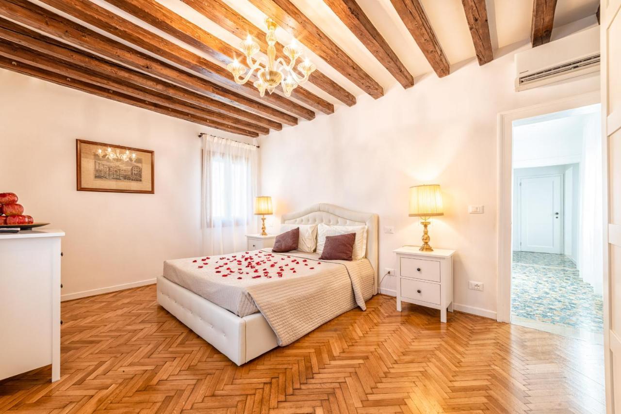 Casanova Fenice - Canal View Венеция Экстерьер фото