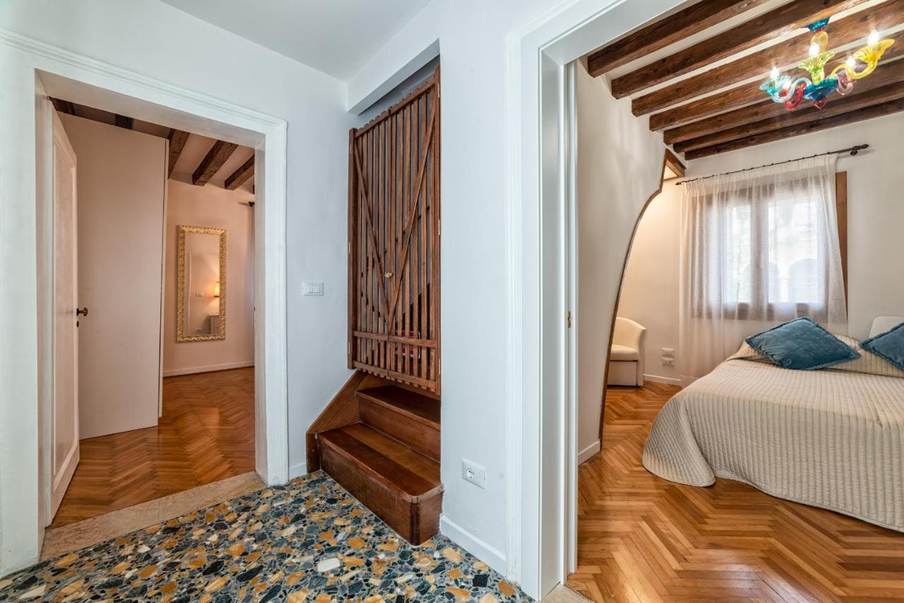 Casanova Fenice - Canal View Венеция Экстерьер фото