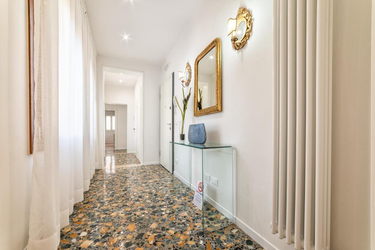 Casanova Fenice - Canal View Венеция Экстерьер фото