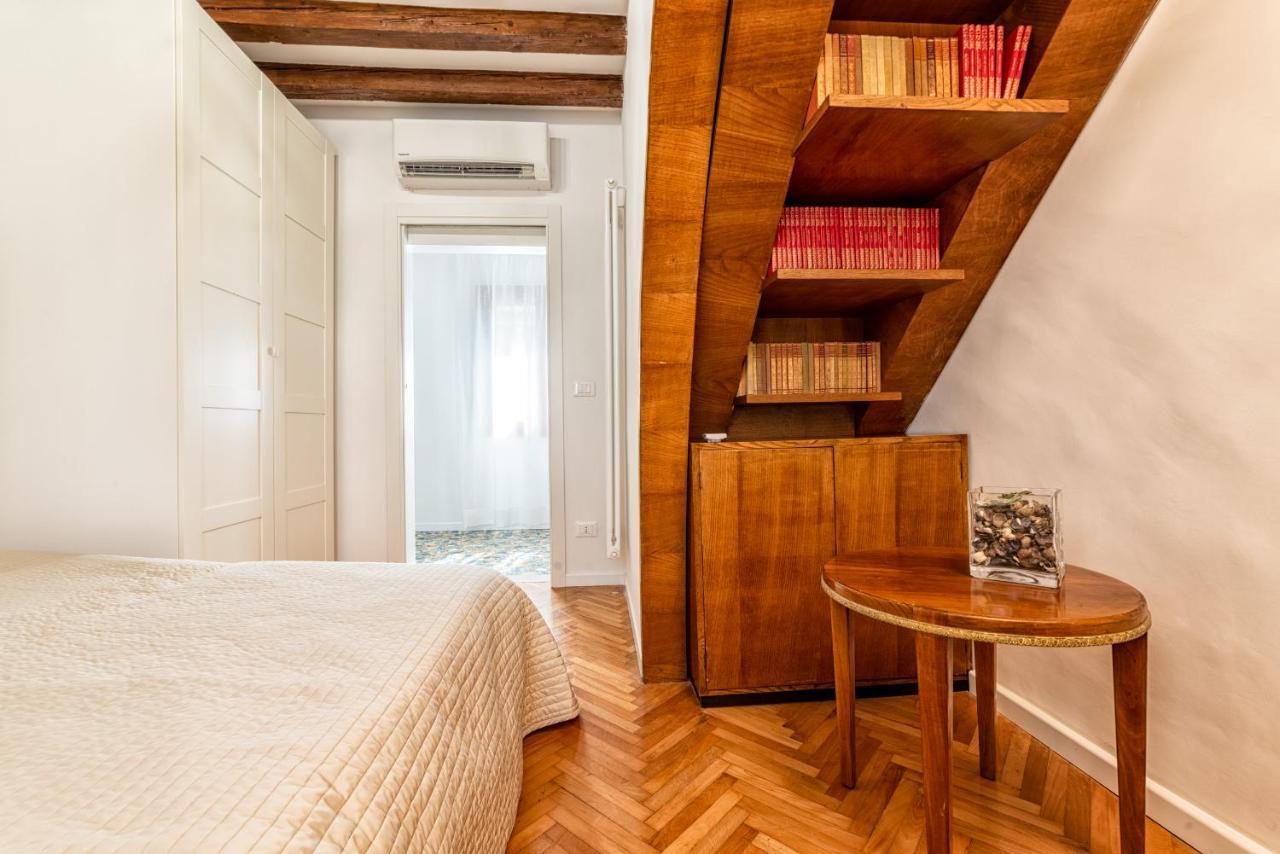 Casanova Fenice - Canal View Венеция Экстерьер фото