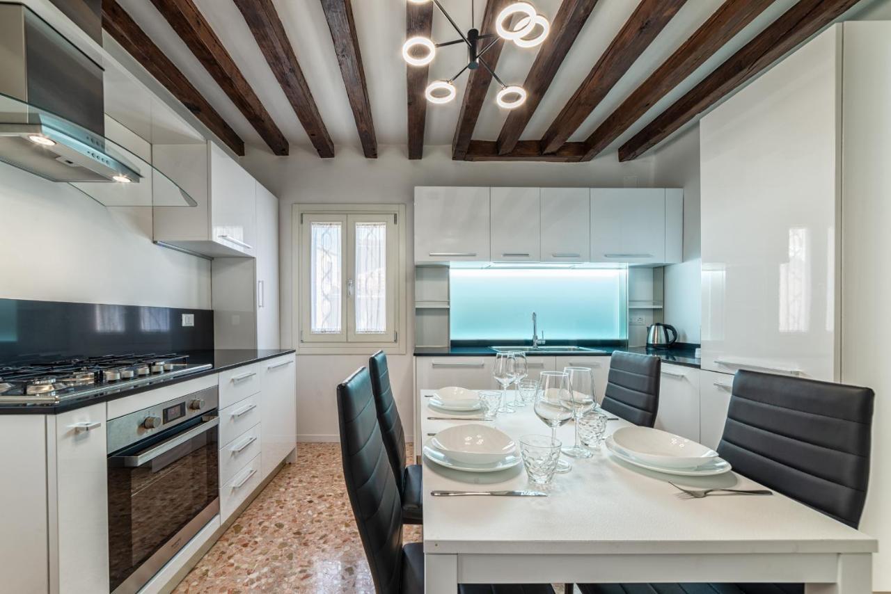 Casanova Fenice - Canal View Венеция Экстерьер фото