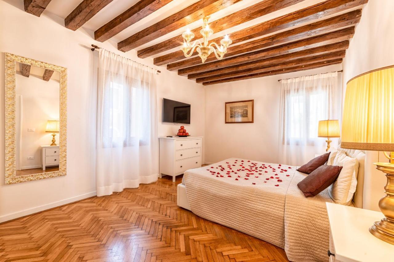 Casanova Fenice - Canal View Венеция Экстерьер фото