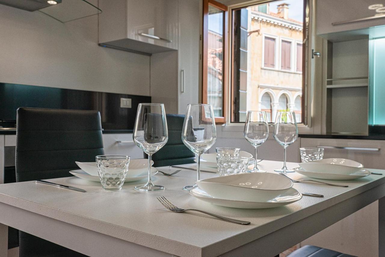 Casanova Fenice - Canal View Венеция Экстерьер фото