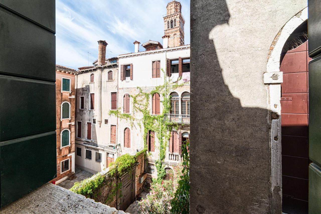 Casanova Fenice - Canal View Венеция Экстерьер фото