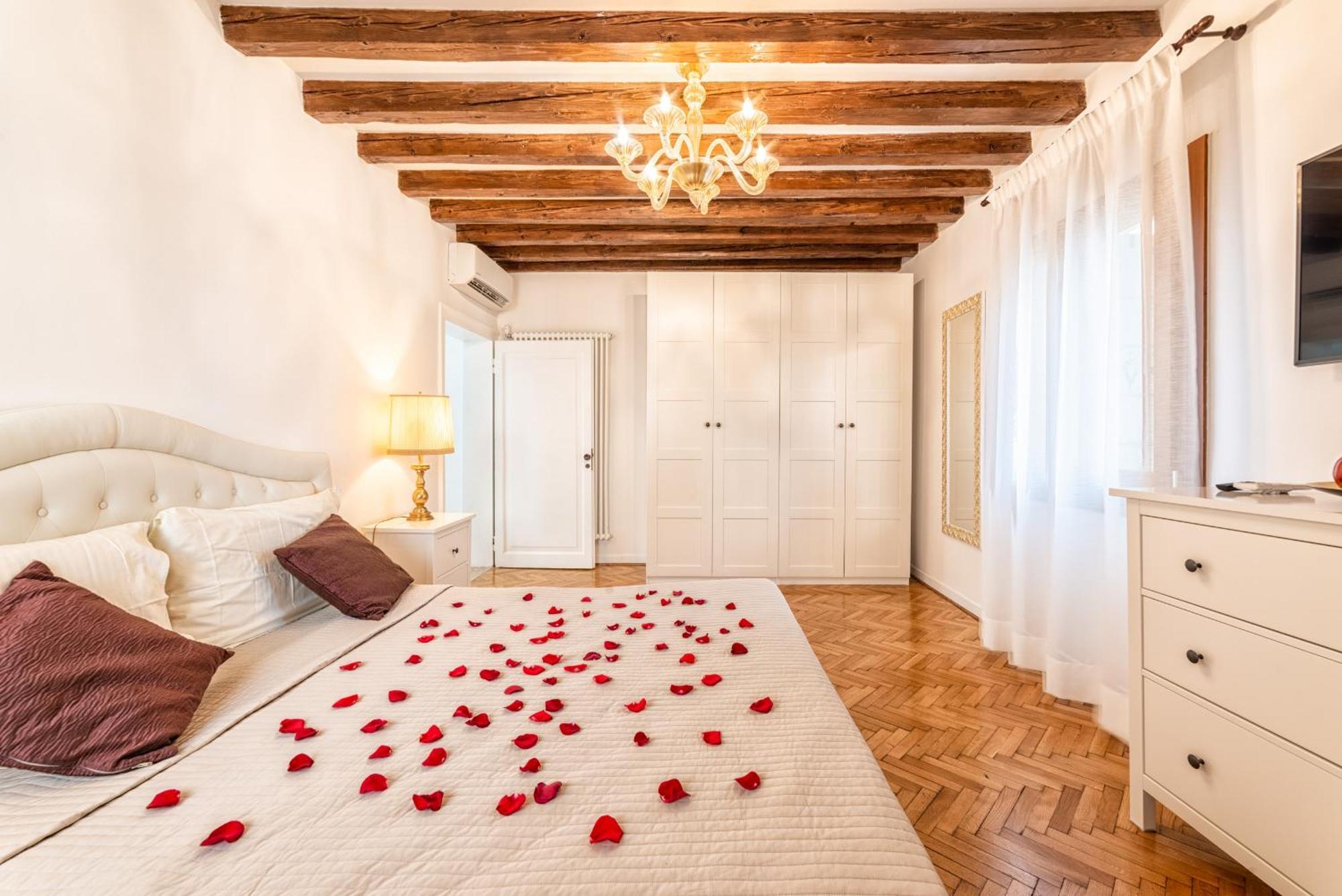 Casanova Fenice - Canal View Венеция Номер фото
