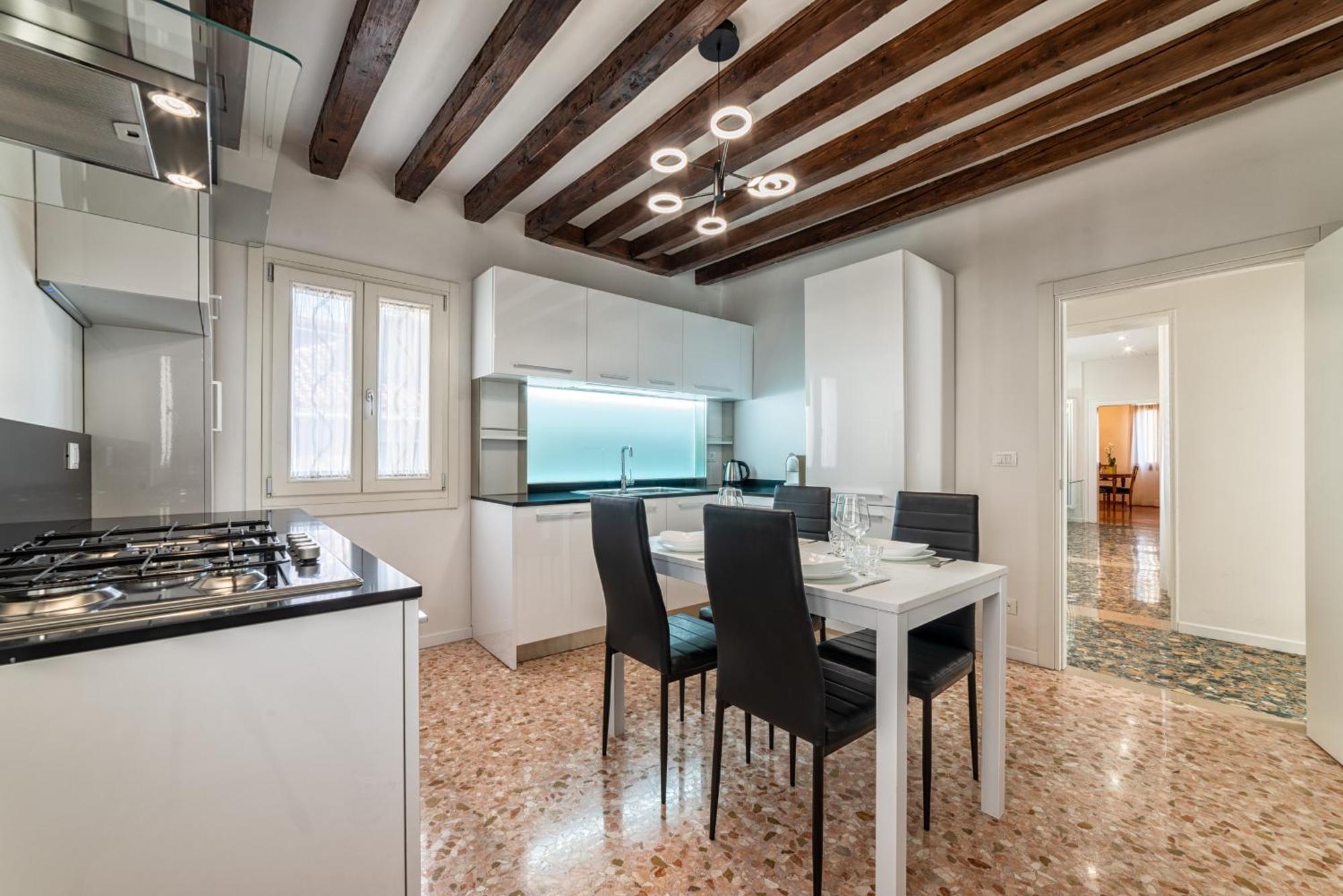 Casanova Fenice - Canal View Венеция Номер фото