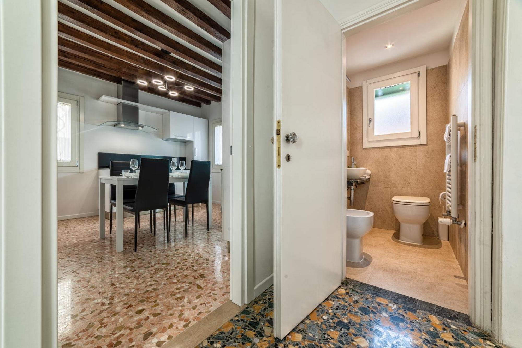 Casanova Fenice - Canal View Венеция Номер фото